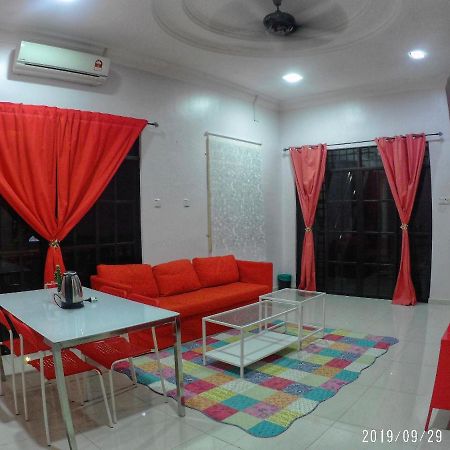 Holiday Homestay Дунгун Экстерьер фото